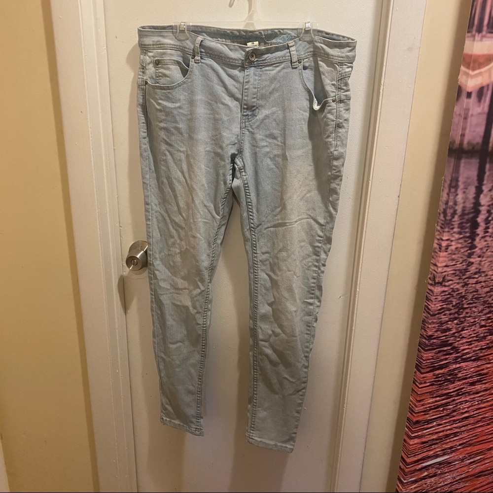 light wash skinny jeans